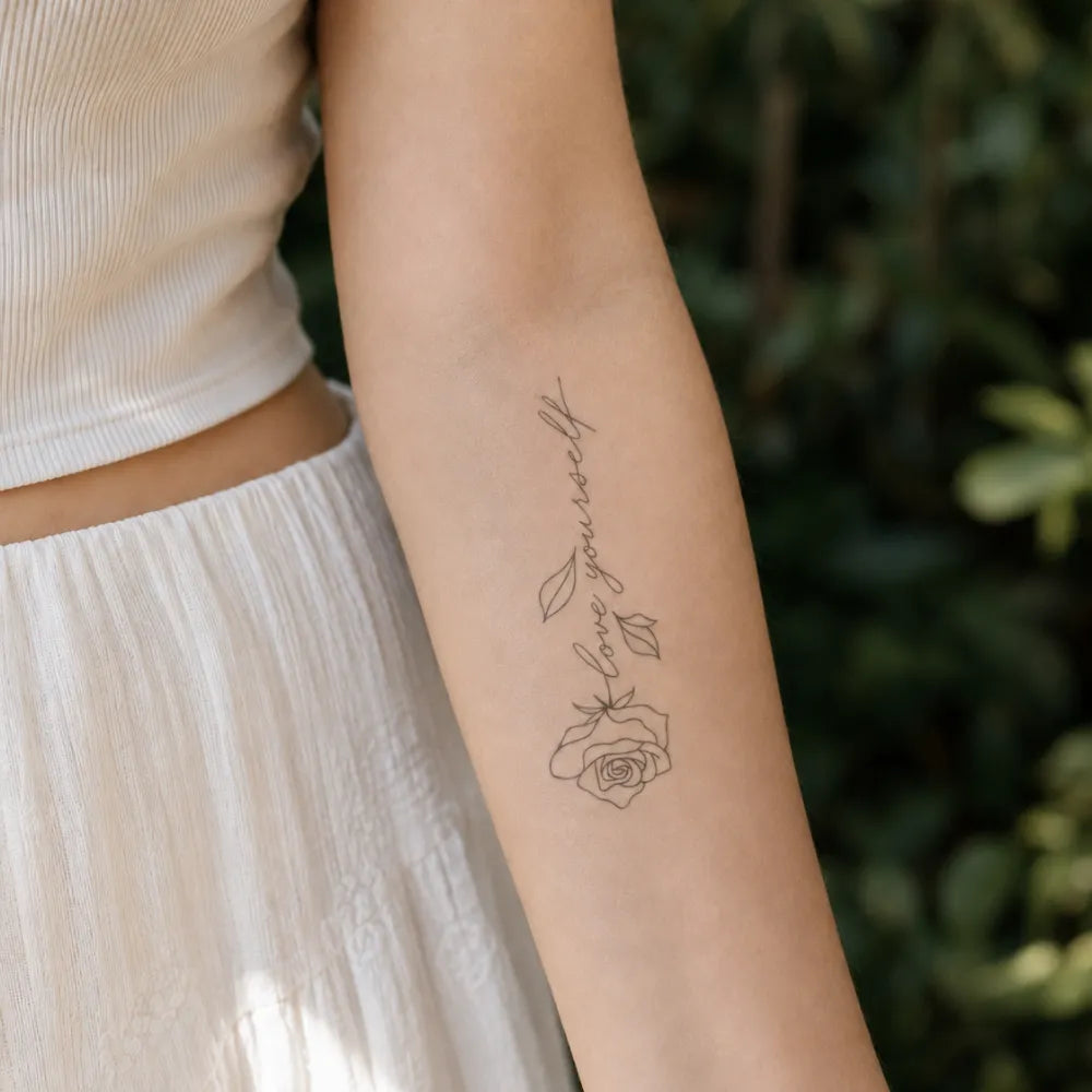 SafeTatt — Floral Words · fotografie tetování na kůži