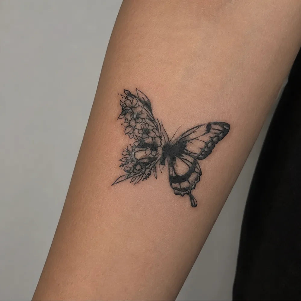 SafeTatt — Left Floral Wings · fotografie tetování na kůži