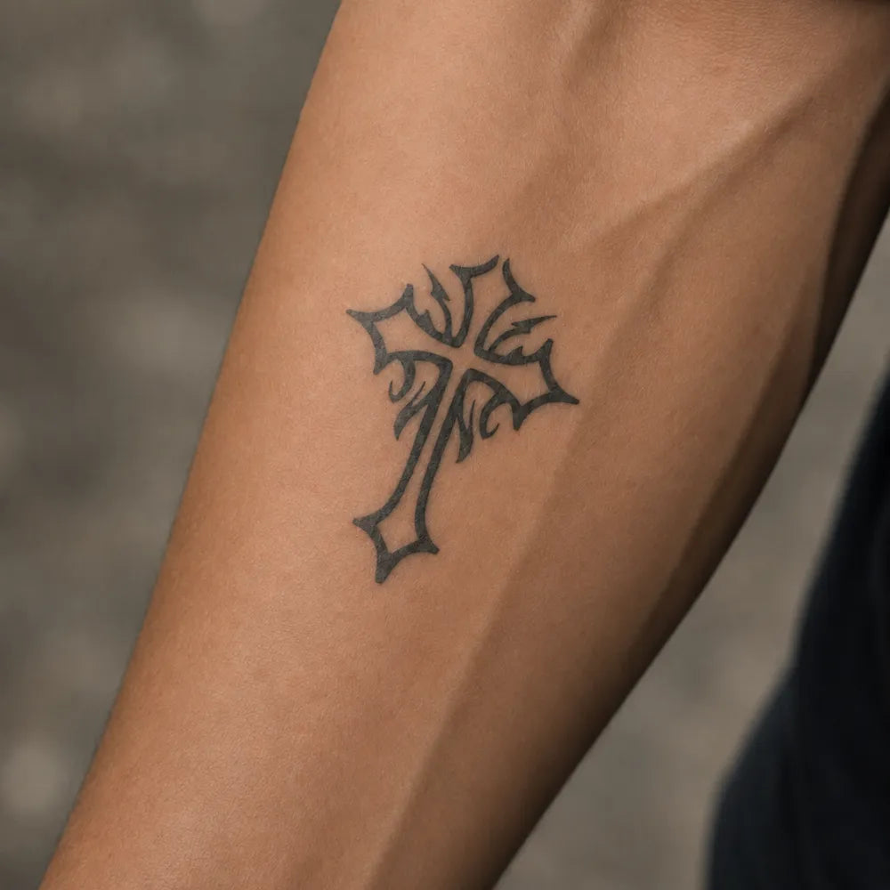 SafeTatt — Flaming Cross · fotografie tetování na kůži
