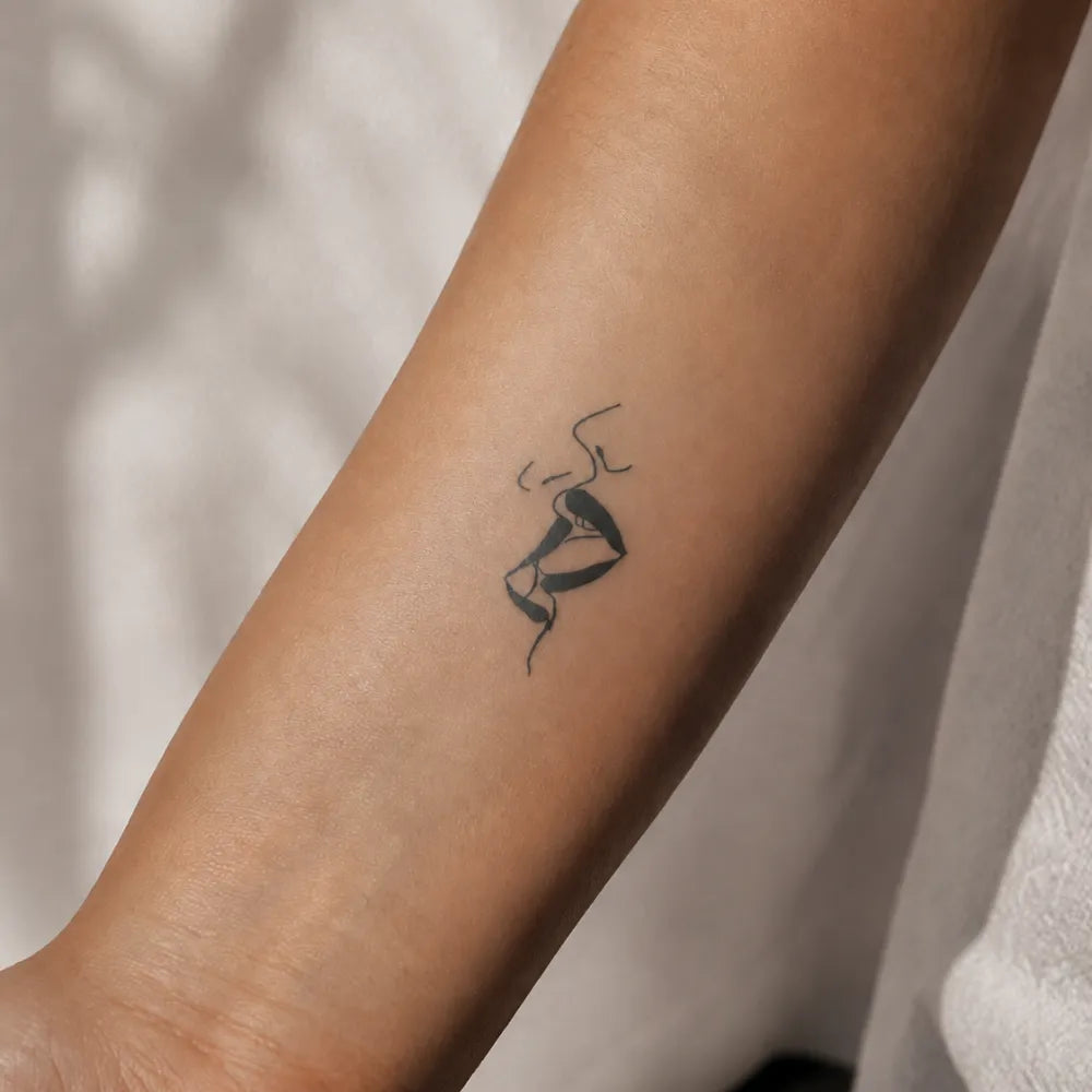SafeTatt — Sensual Linework · fotografie tetování na kůži