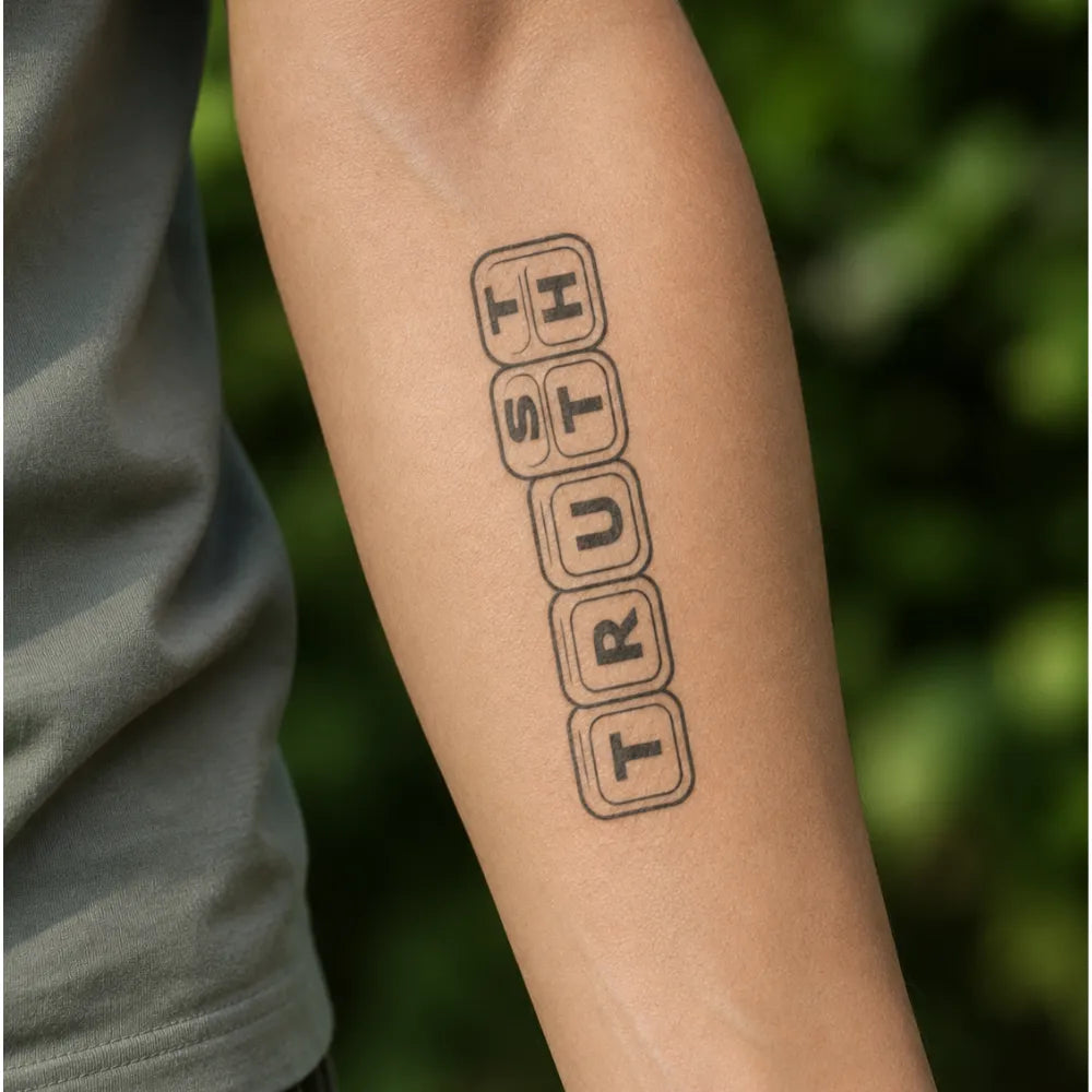 SafeTatt — Trust = Truth · fotografie tetování na kůži