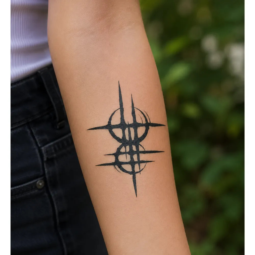 SafeTatt — Rough Crosshair Sigil · fotografie tetování na kůži